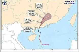 暖心，罗马战国米赛前下起大雨，佩莱格里尼为小球童挡雨